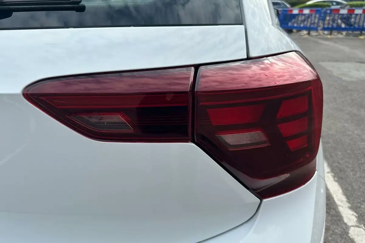 2022-volkswagen-polo-10-tsi-life-dsg-big-54