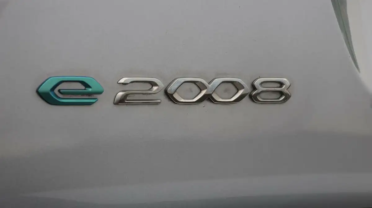 2021-peugeot-2008-suv-e-gt-big-22