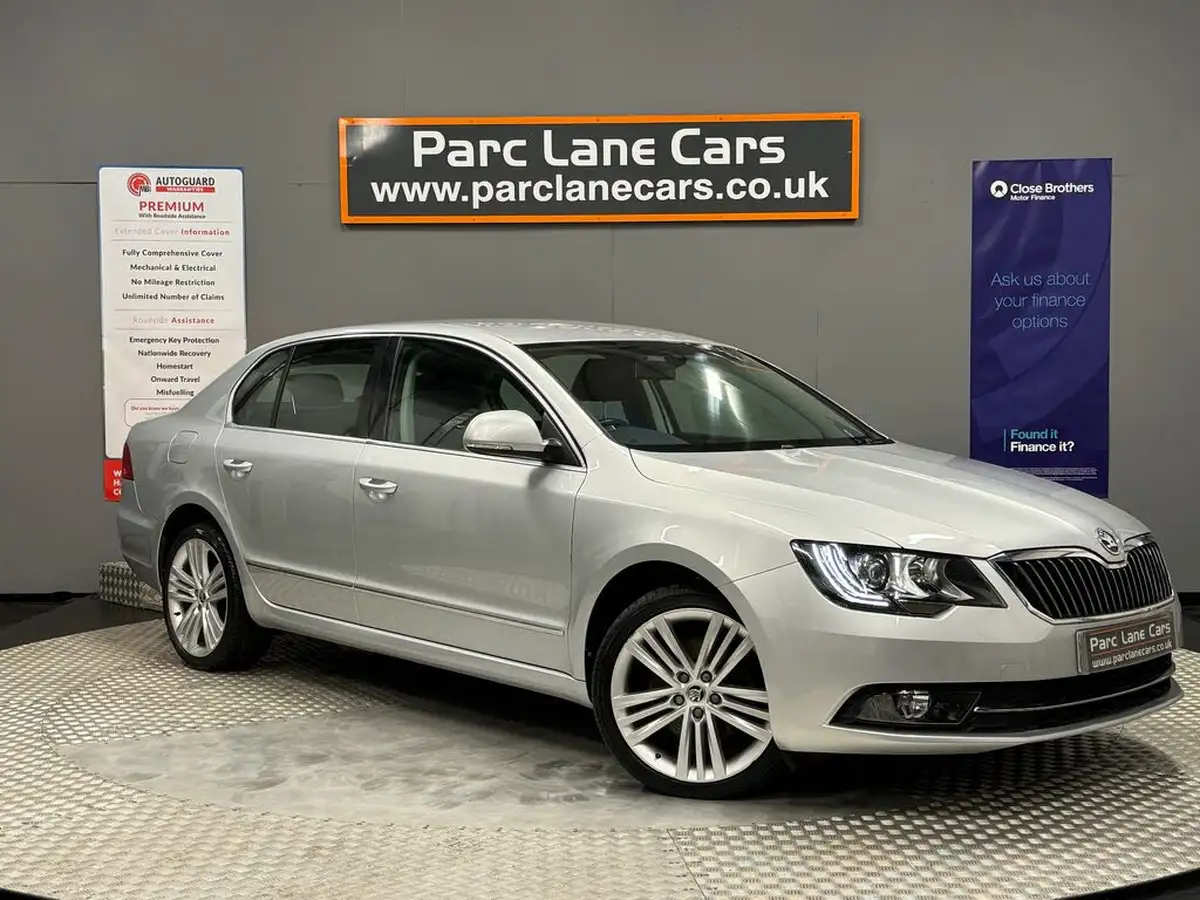 2015-skoda-superb-18-elegance-hatchback-big-0