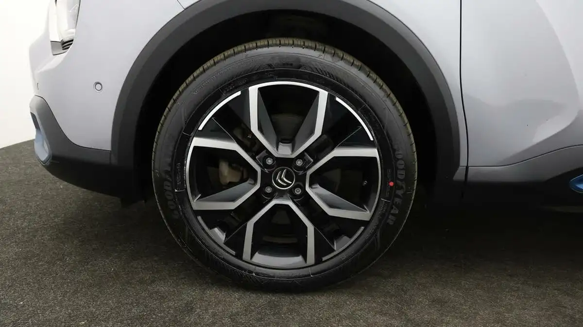 2022-citroen-c4-e-shine-big-17