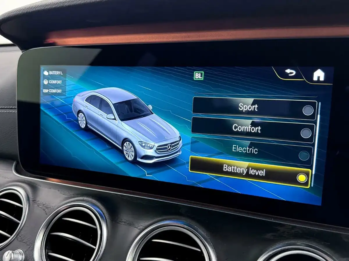 2020-mercedes-benz-e-class-20d-e300de-amg-line-eq-power-saloon-4d-big-51