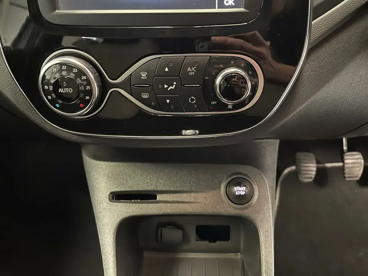 2018-renault-captur-09-tce-iconic-big-25