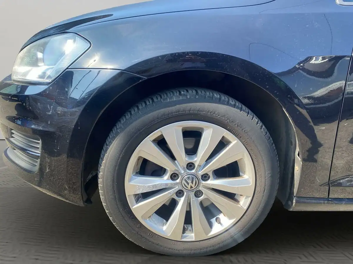 2014-volkswagen-golf-16tdi-se-bmtss-estate-5d-dsg-big-18