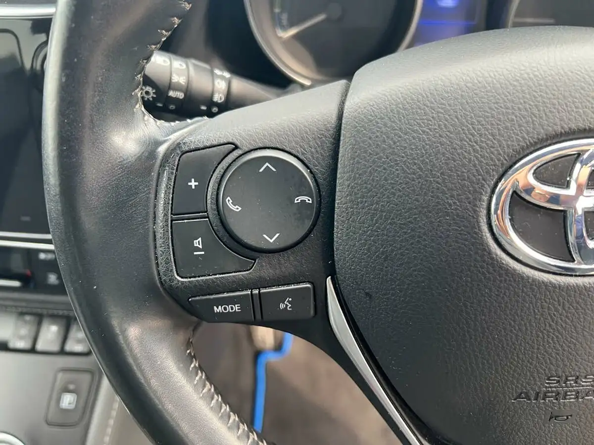 2017-toyota-auris-18-vvt-i-hsd-excel-estate-big-15
