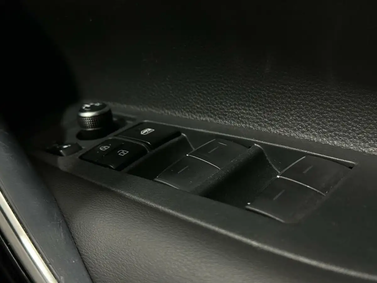 2019-toyota-corolla-18-vvt-i-excel-trk-touring-sports-big-15
