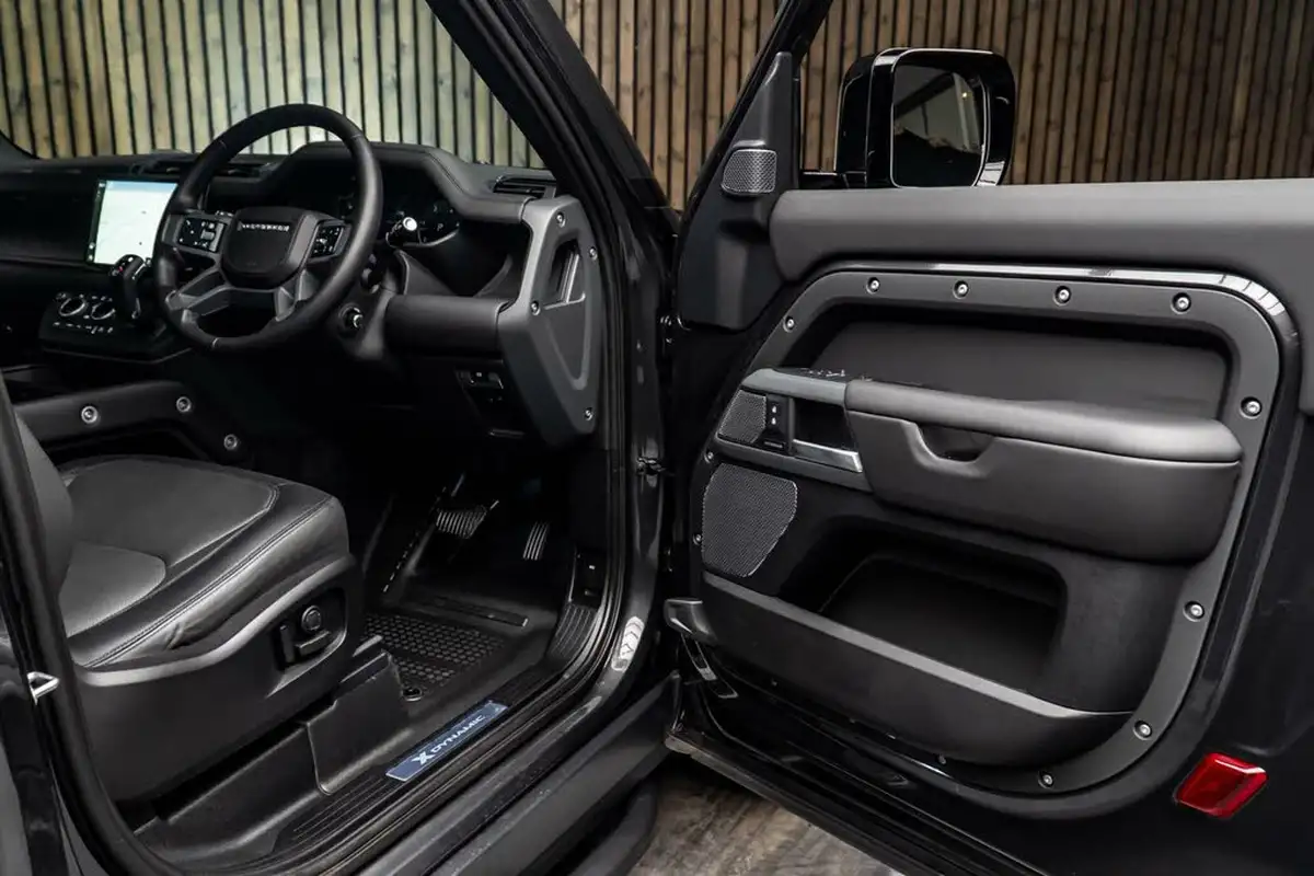 2024-land-rover-90-defender-30-d300-x-dynamic-hse-big-30