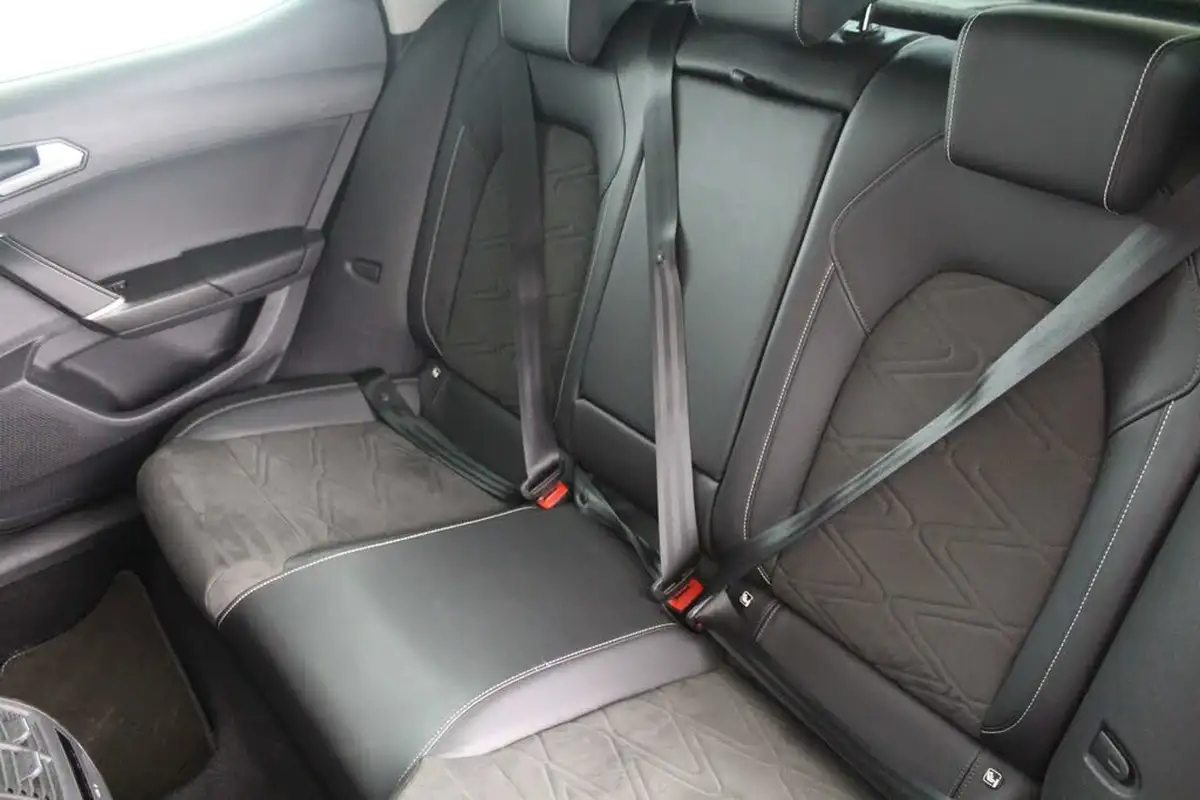 2021-seat-leon-14-e-hybrid-xcellence-hatchback-big-16
