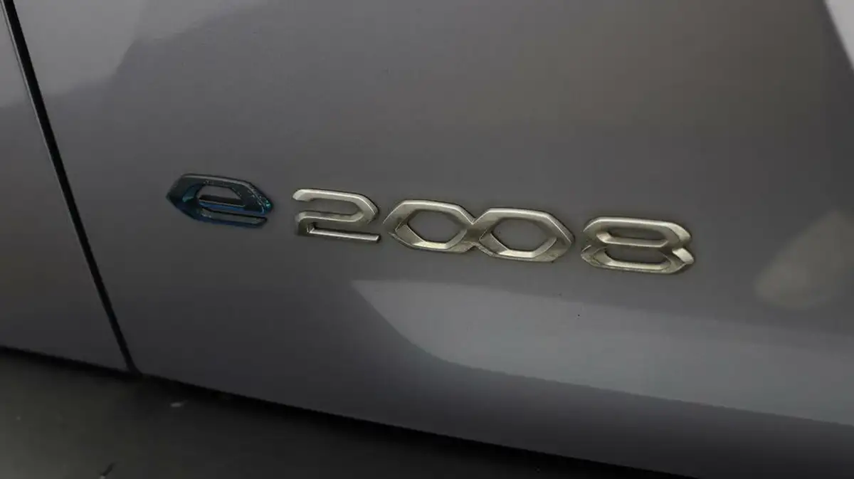 2020-peugeot-2008-suv-e-gt-big-21