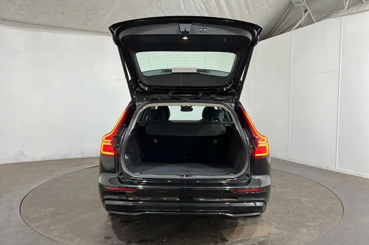 2022-volvo-v60-20-b3-plus-station-wagon-big-36