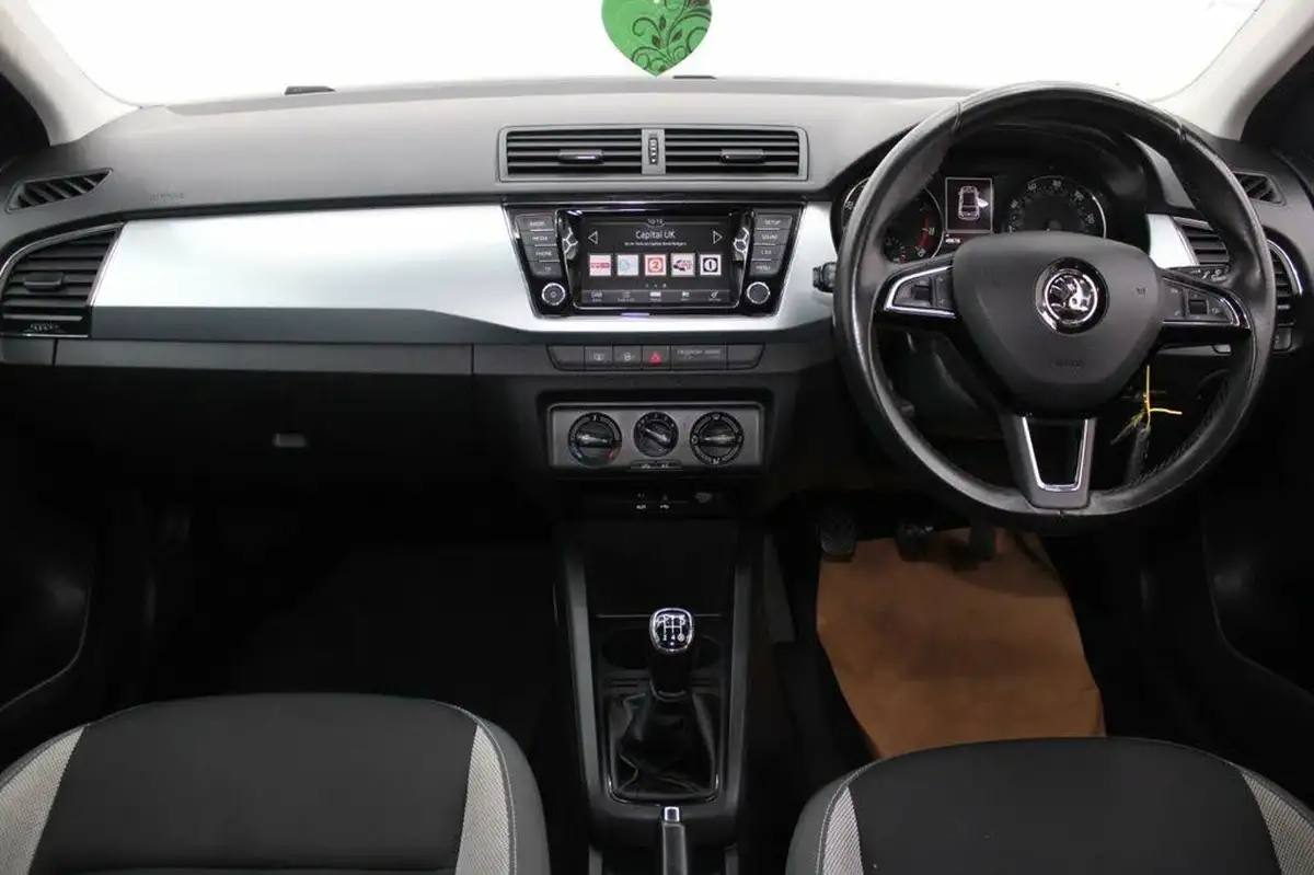 2017-skoda-fabia-10-mpi-se-hatchback-big-13