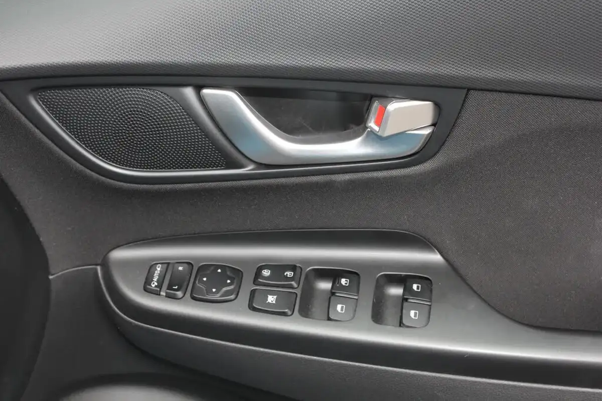 2021-hyundai-kona-16-gdi-premium-hybrid-big-15