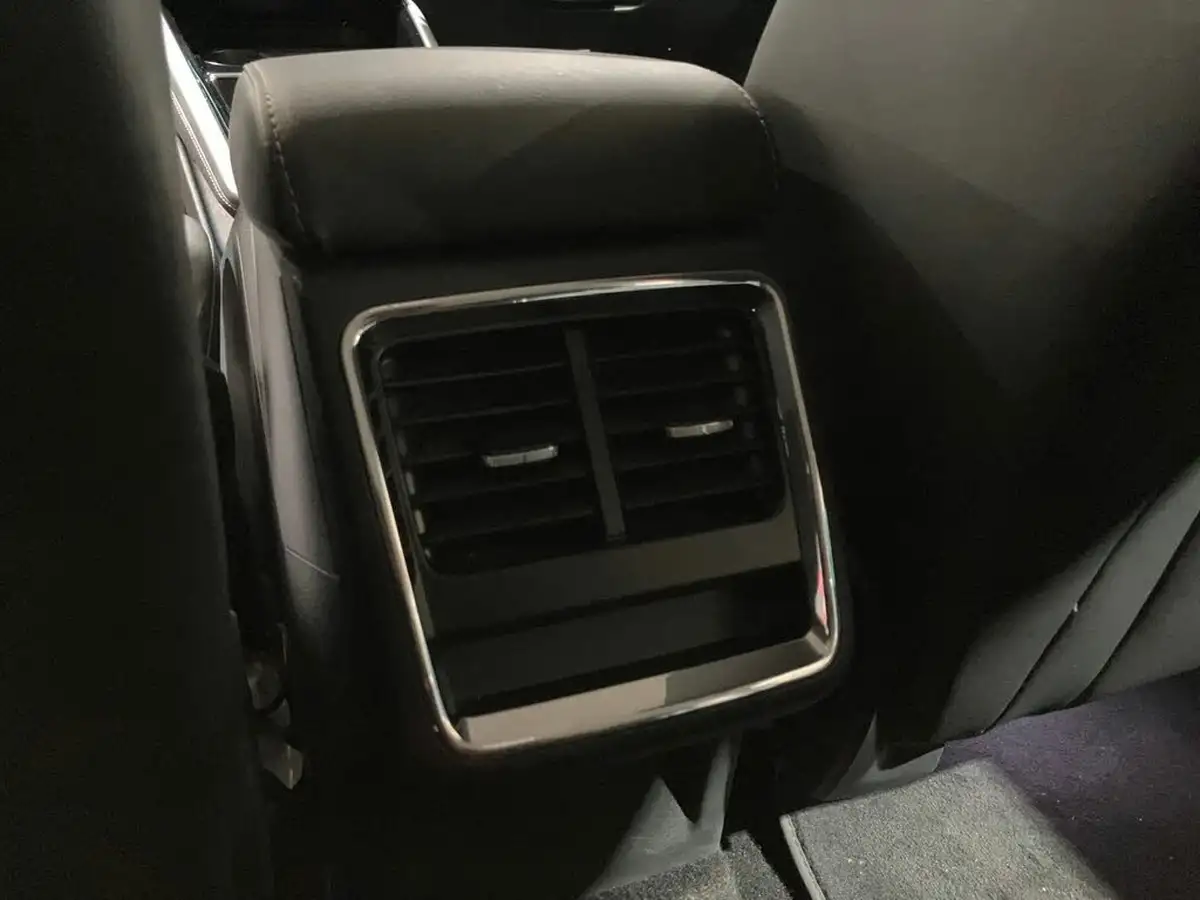 2024-skoda-enyaq-e-60-big-38