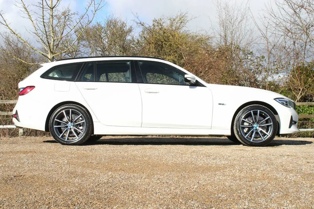 2022-bmw-3-series-20-330e-sport-pro-touring-5d-big-1