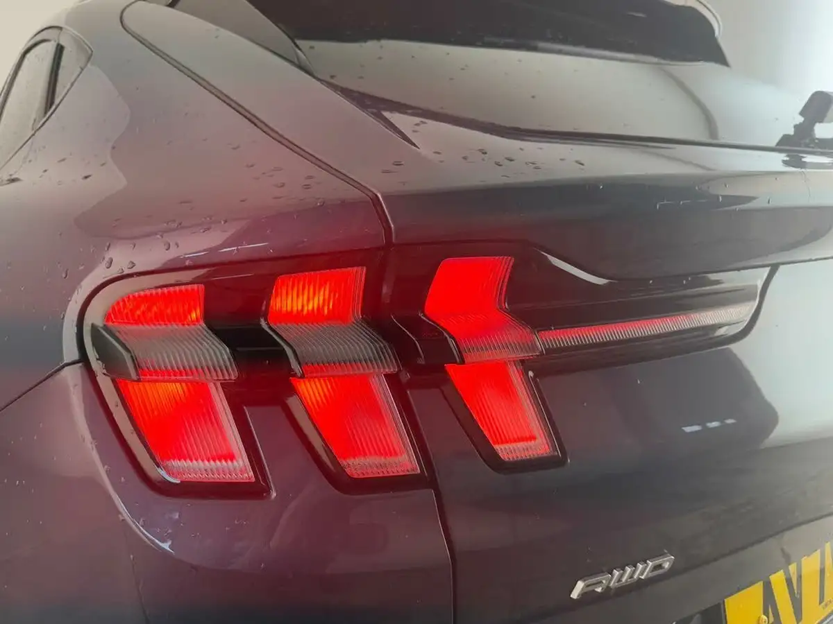 2021-ford-mustang-mach-e-e-extended-range-351ps-88kwh-awd-big-34