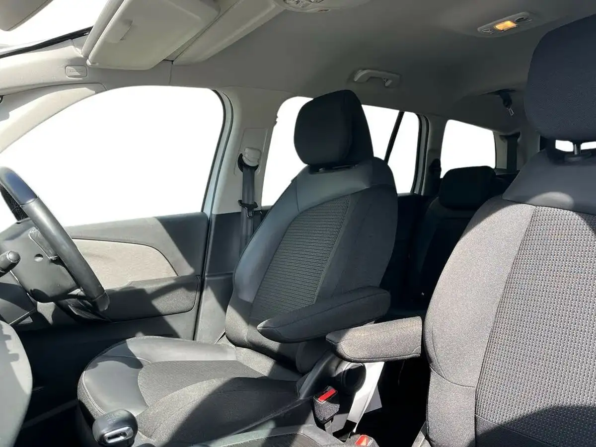 2022-citroen-grand-c4-spacetourer-12-puretech-sense-eat8-big-7