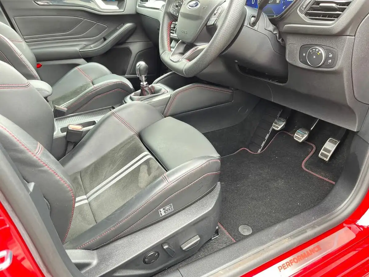 2023-ford-focus-23t-st-hatchback-big-20
