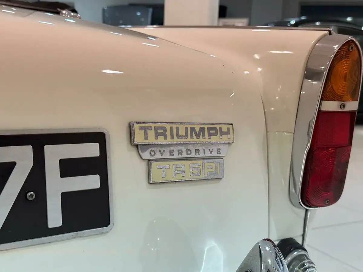1968-triumph-tr5-convertible-big-15