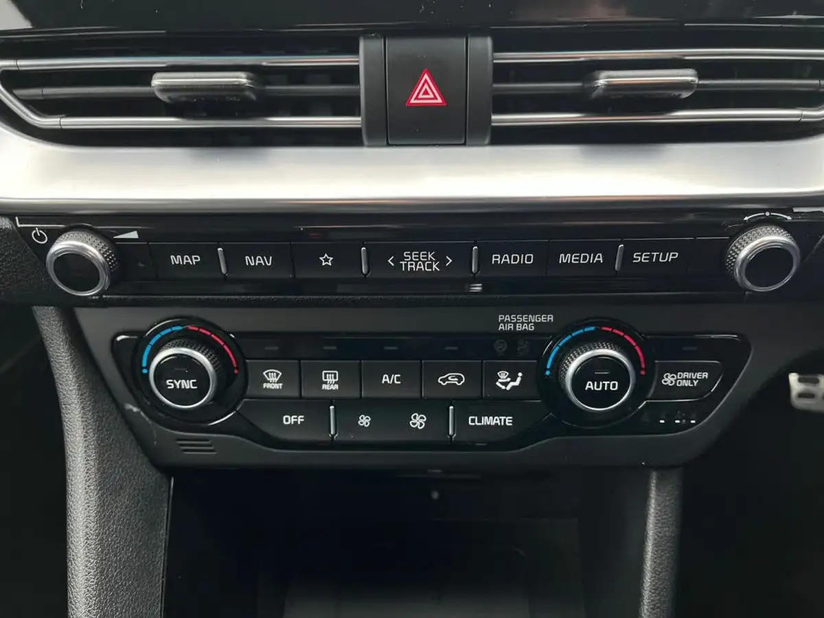 2019-kia-niro-16-gdi-4-156kwh-big-16
