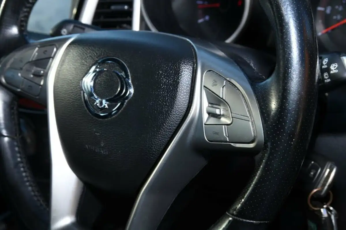 2015-kgm-ssangyong-tivoli-16-ex-big-20