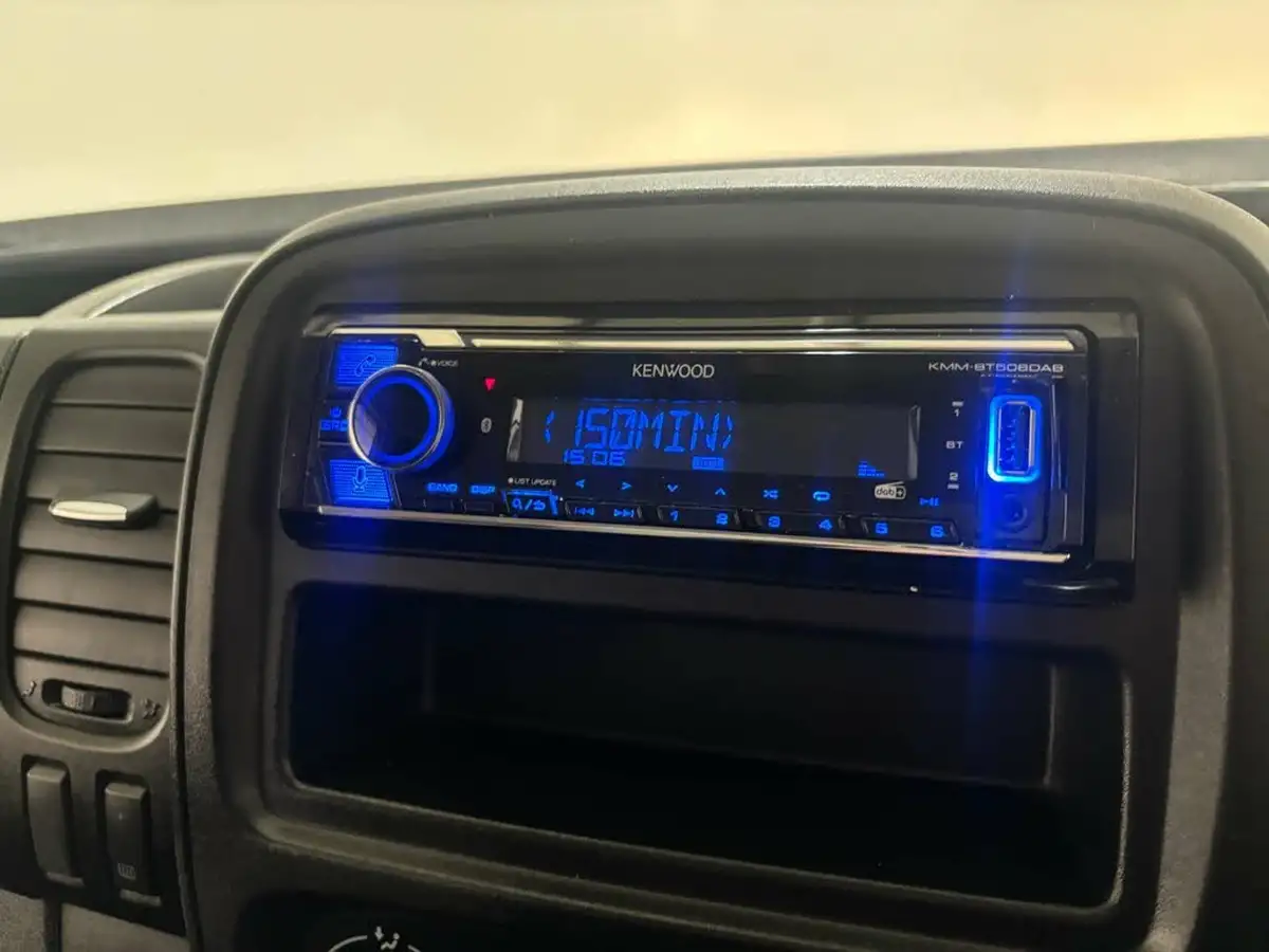 2021-renault-trafic-20dci-ll30-energy-120-business-panel-big-11