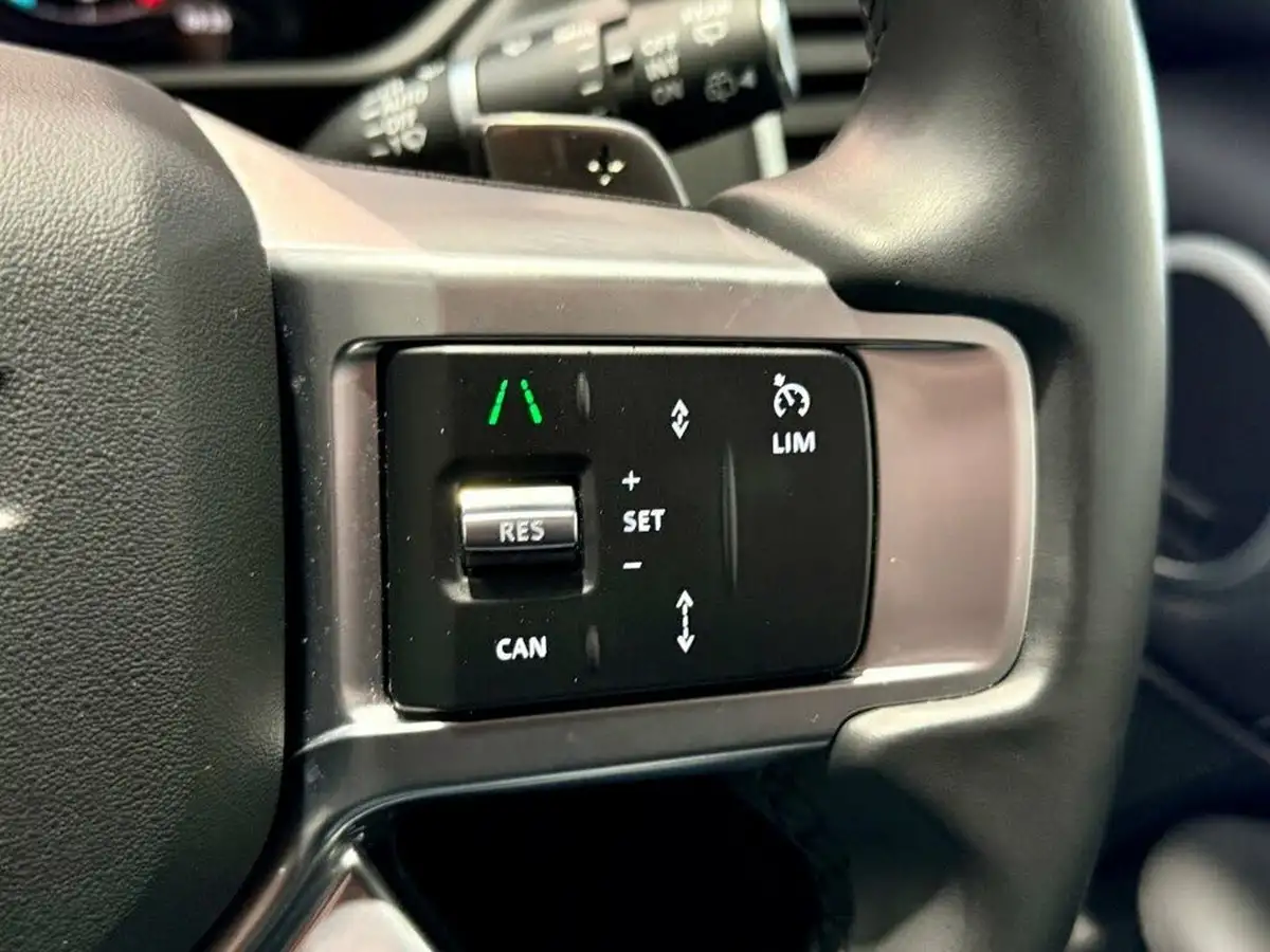 2023-land-rover-discovery-30-d300-dynamic-se-big-15