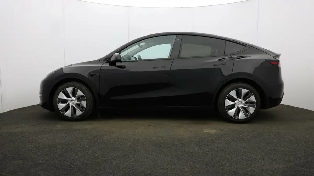 2022-tesla-model-y-e-long-range-big-3