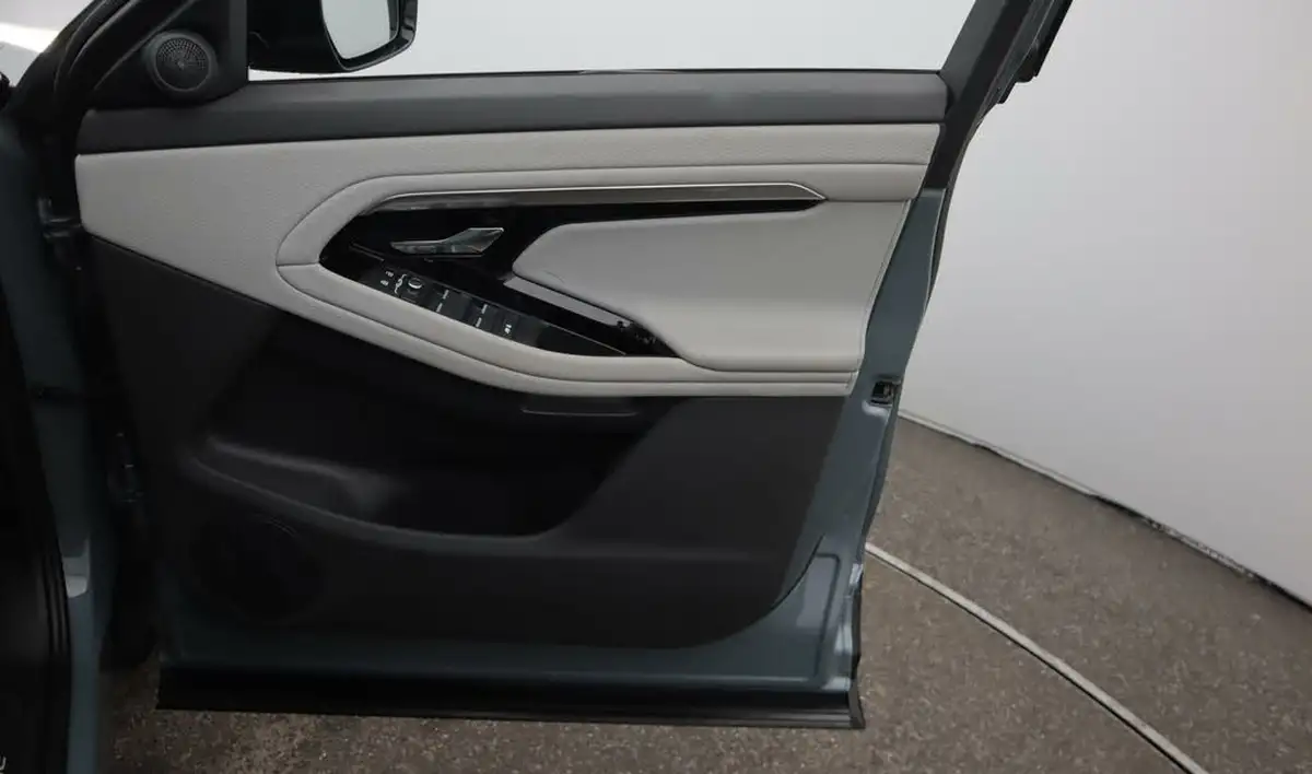 2022-land-rover-range-rover-evoque-15-p300e-r-dynamic-s-big-15