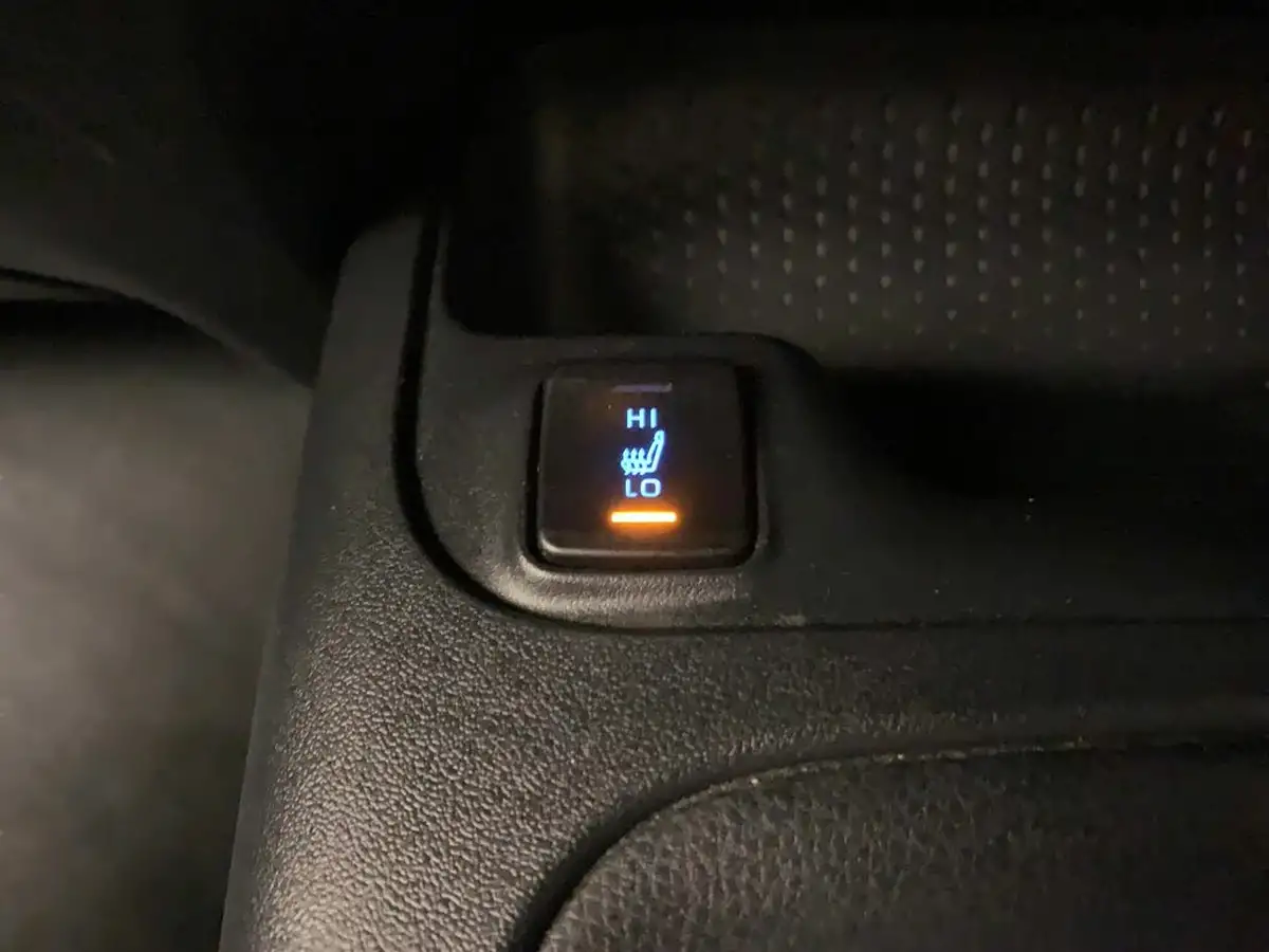 2021-toyota-corolla-18-vvt-i-icon-tech-spare-wheel-hatchback-5d-big-22