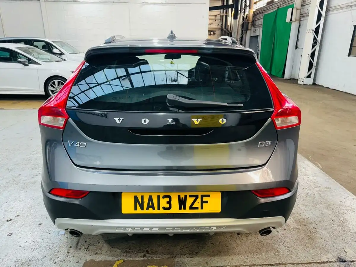 2013-volvo-v40-20td-d3-cross-country-lux-nav-geartronic-big-5