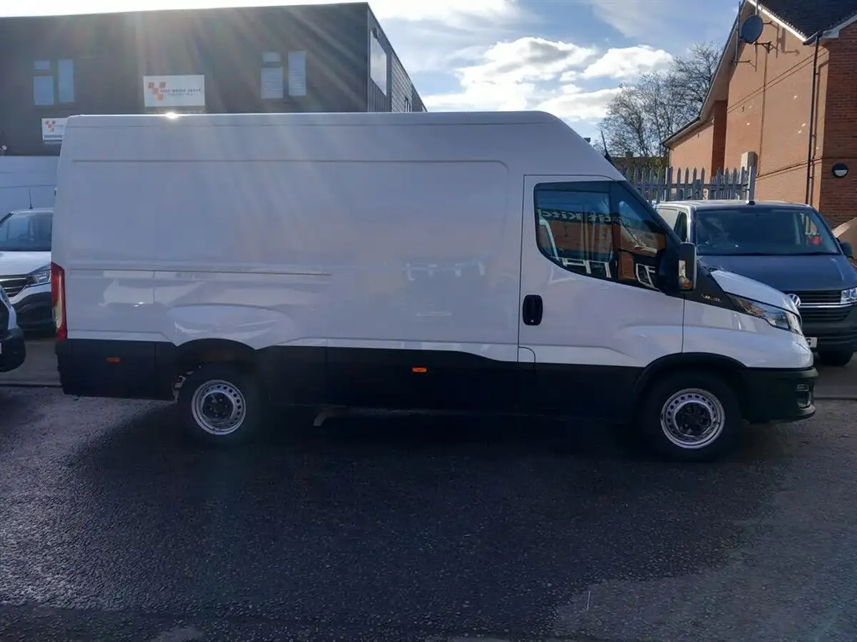 2023-iveco-daily-s-class-23td-35s14v-business-3520mm-h2-136pseu6dt-big-1