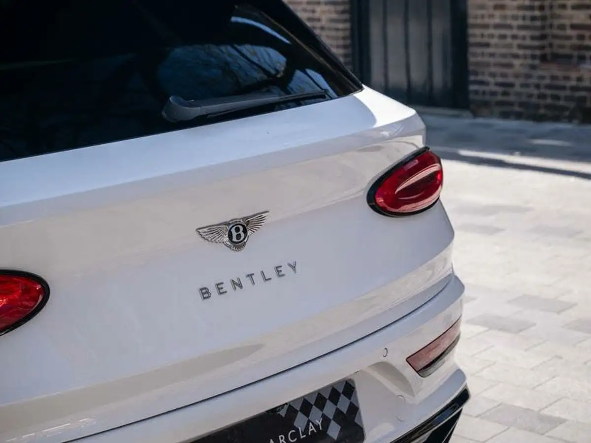 2019-bentley-bentayga-40-v8-big-59