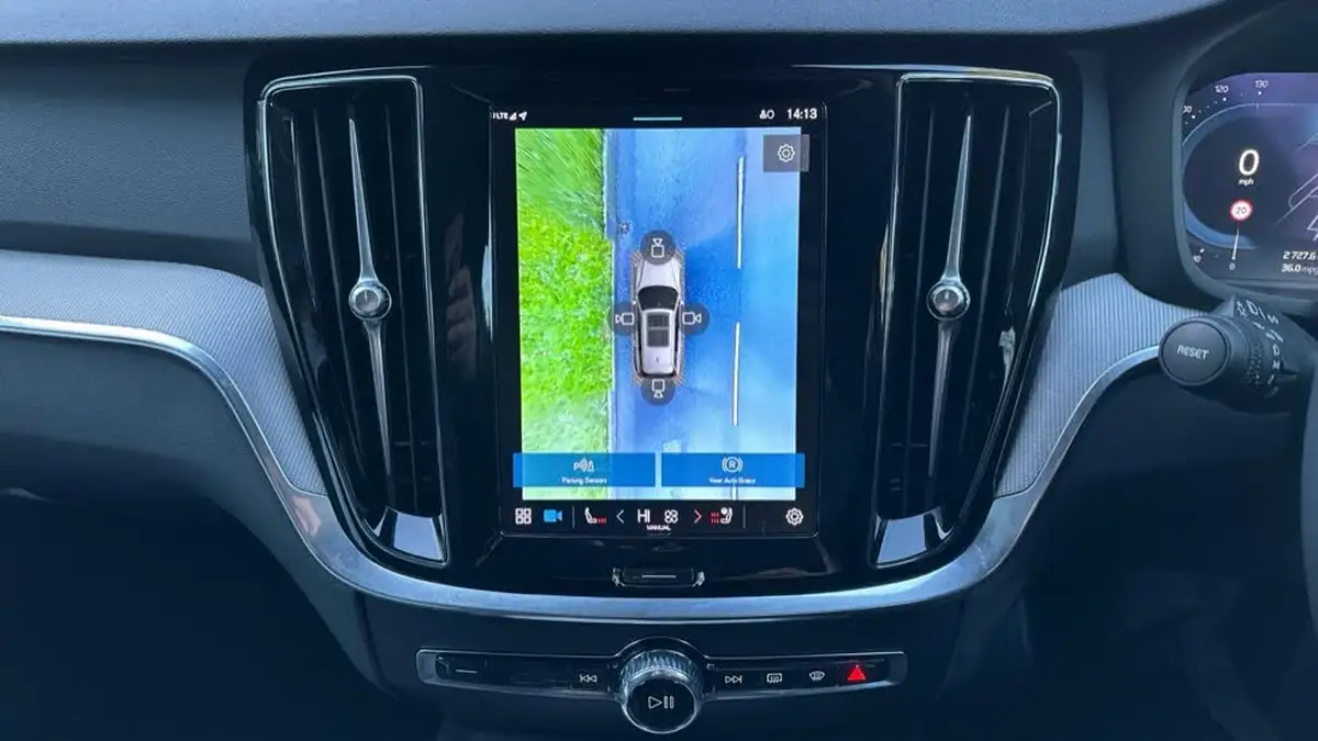 2023-volvo-v60-20-b3-plus-station-wagon-big-45