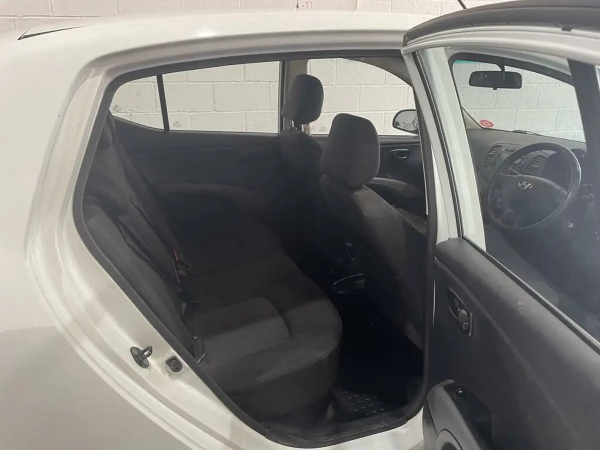 2013-hyundai-i10-12-active-big-8