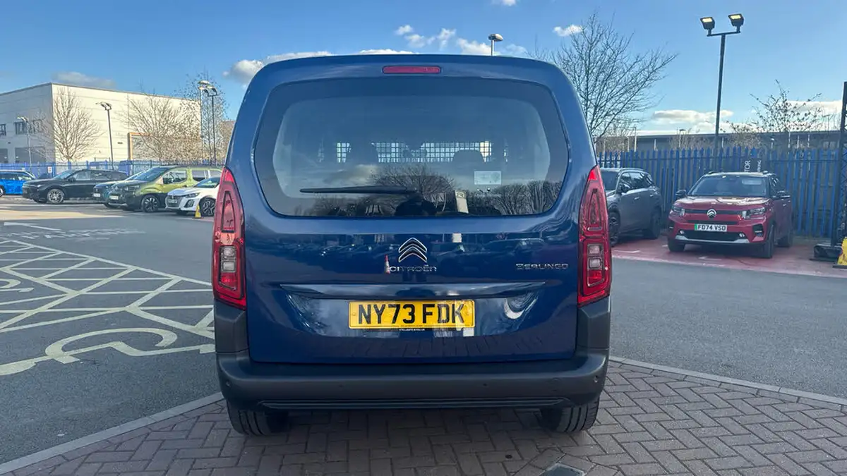 2024-citroen-berlingo-15-bluehdi-feel-m-size-ss-100pseu6d-big-8