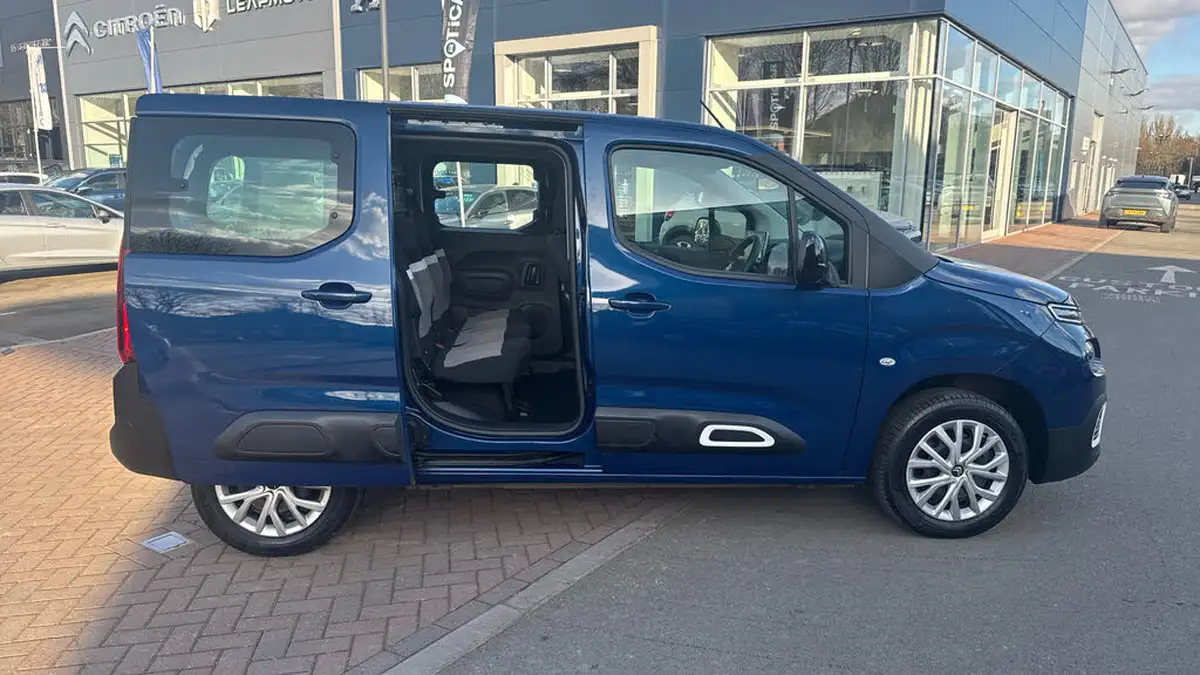 2024-citroen-berlingo-15-bluehdi-feel-m-size-ss-100pseu6d-big-36