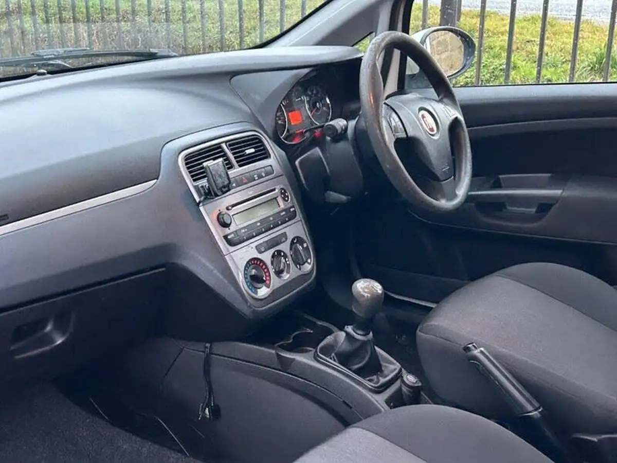 2013-fiat-punto-big-8