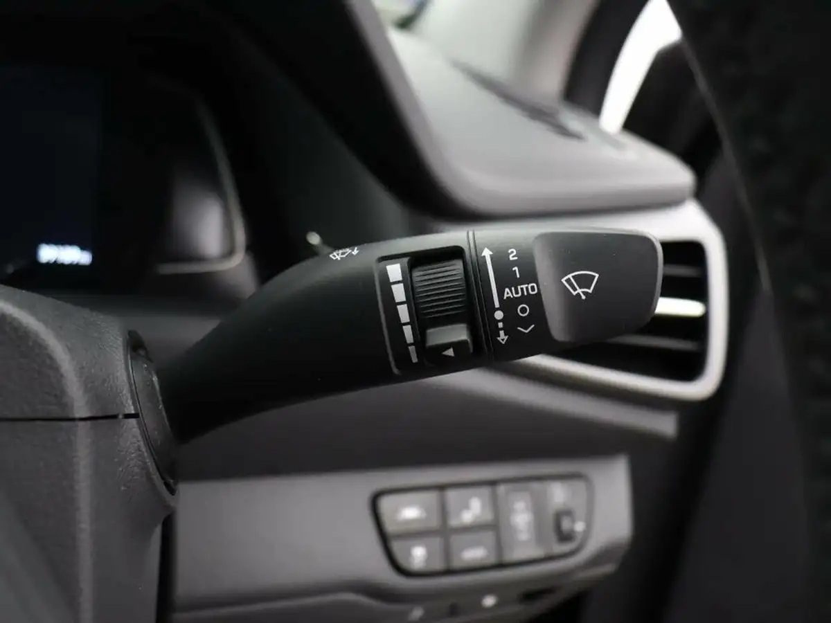 2021-hyundai-ioniq-e-premium-se-electric-100kw-big-32
