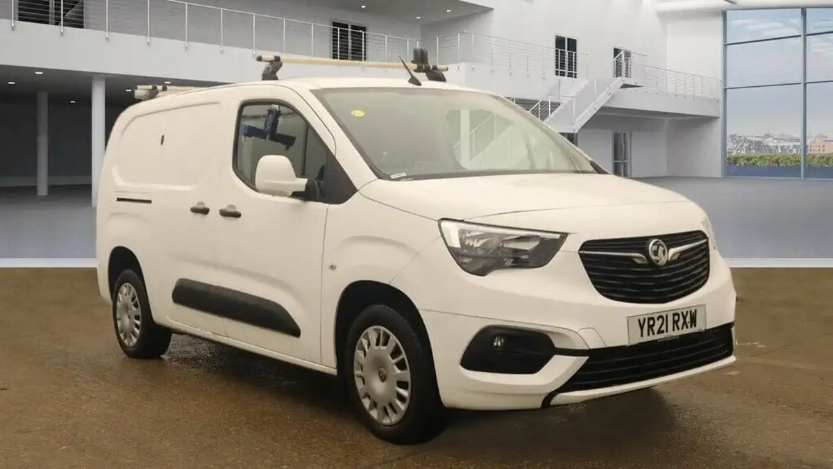 2021-vauxhall-combo-15cdti-sportive-2300-100pseu6dt-l2h1-panel-big-1