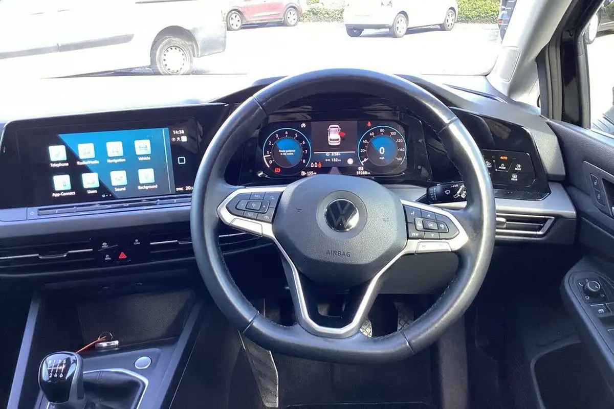2022-volkswagen-golf-15-tsi-style-130ps-hatchback-big-46