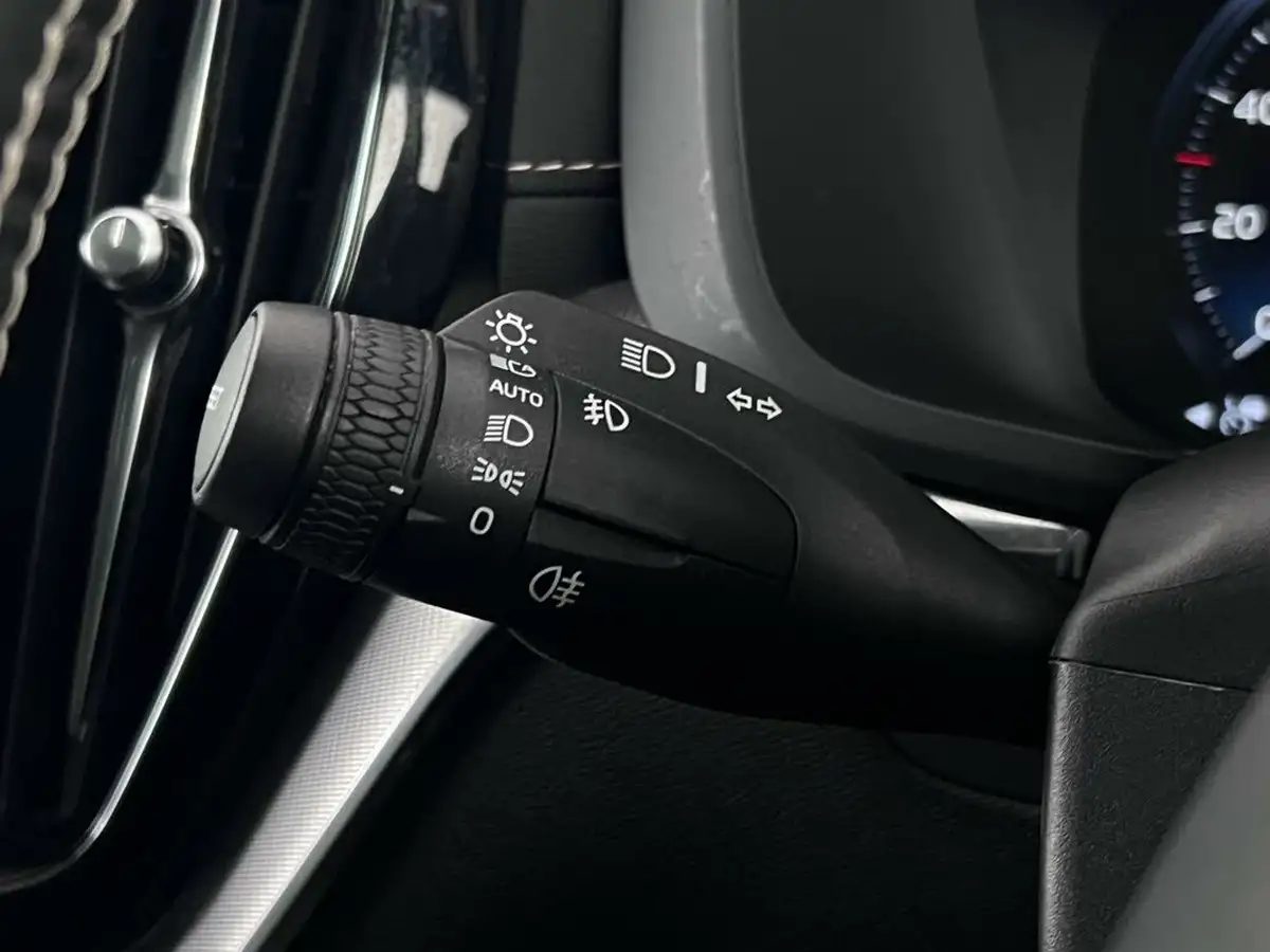 2020-volvo-xc60-20-t8-r-design-pro-big-23