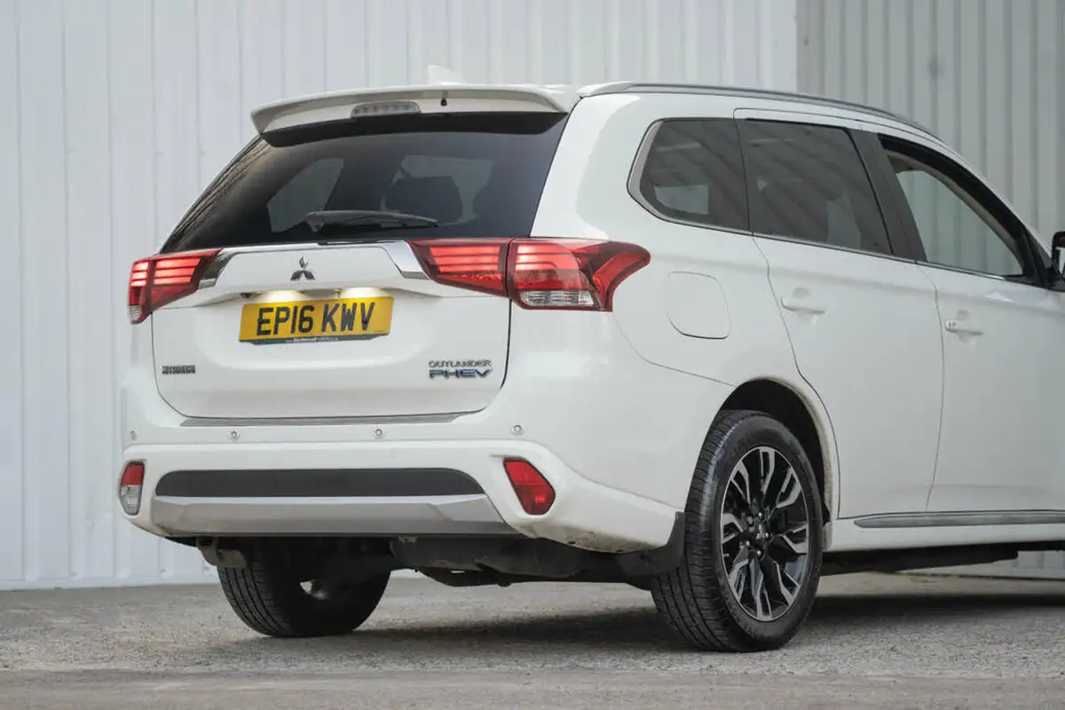 2016-mitsubishi-outlander-20-gx5hs-phev-big-42