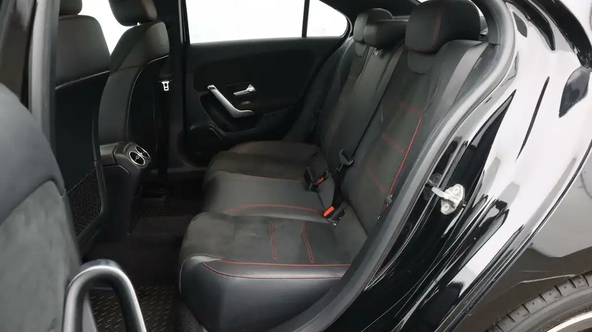 2020-mercedes-benz-a-class-15d-a180d-amg-line-saloon-4d-7g-dct-big-16