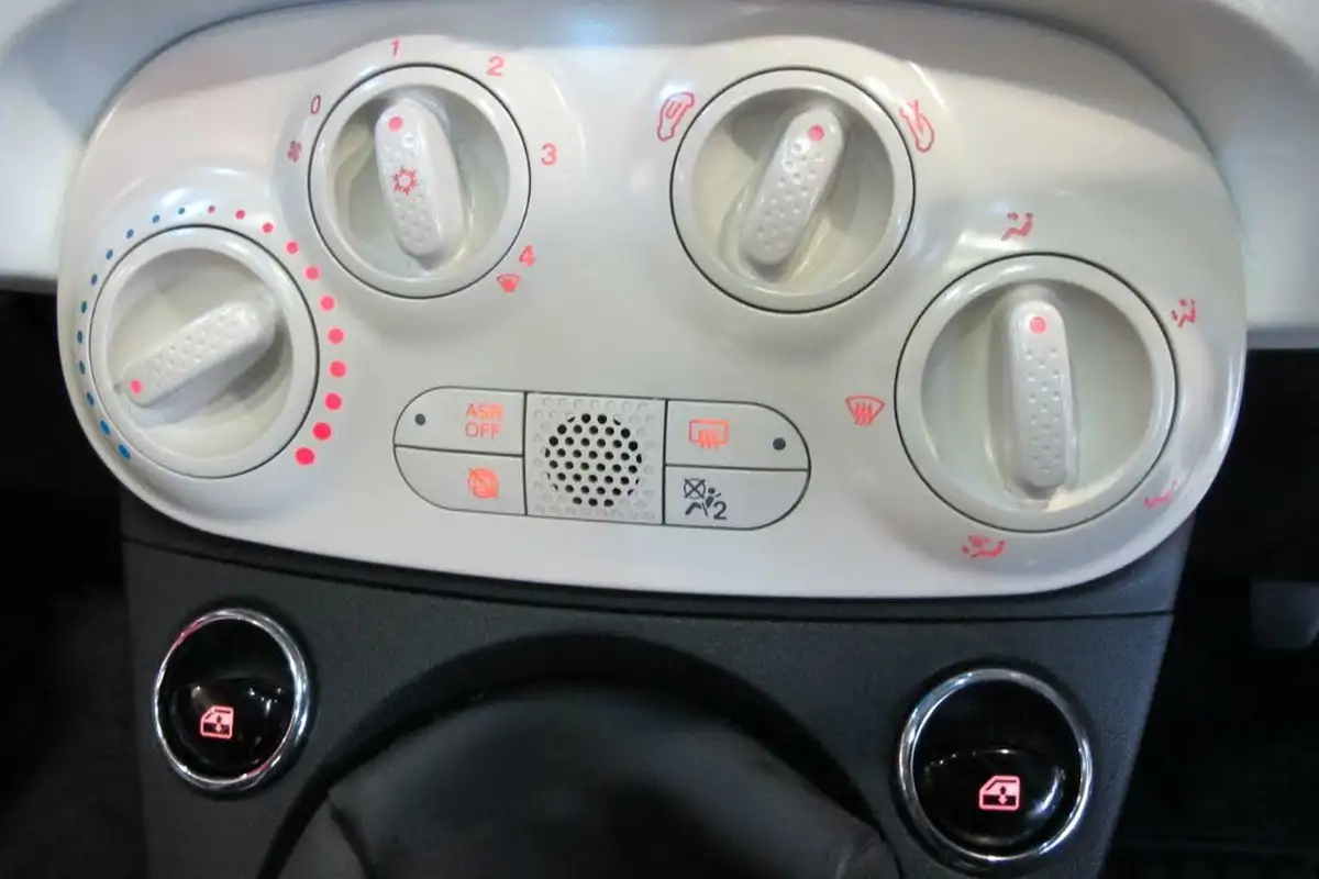 2021-fiat-500-10-dolcevita-big-30