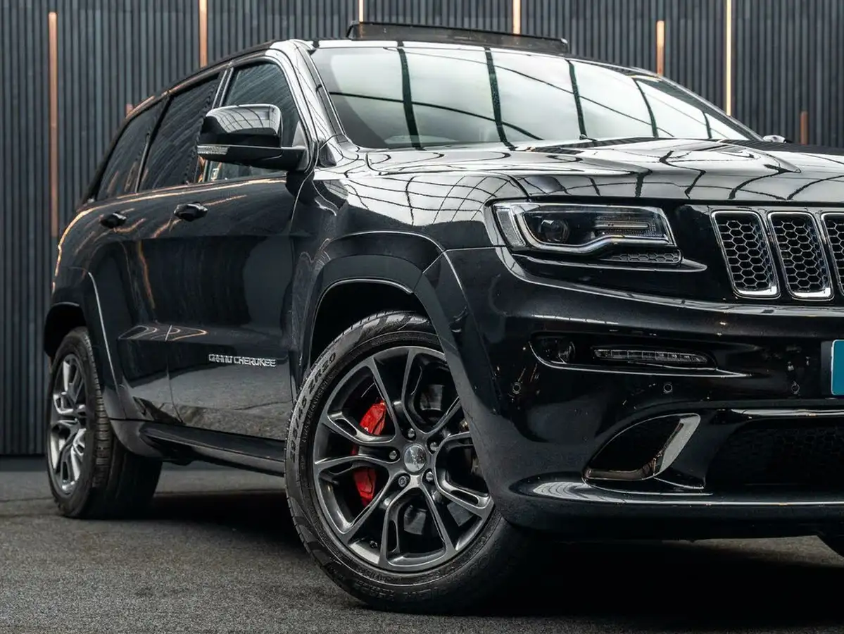 2017-jeep-grand-cherokee-64-hemi-srt-big-6