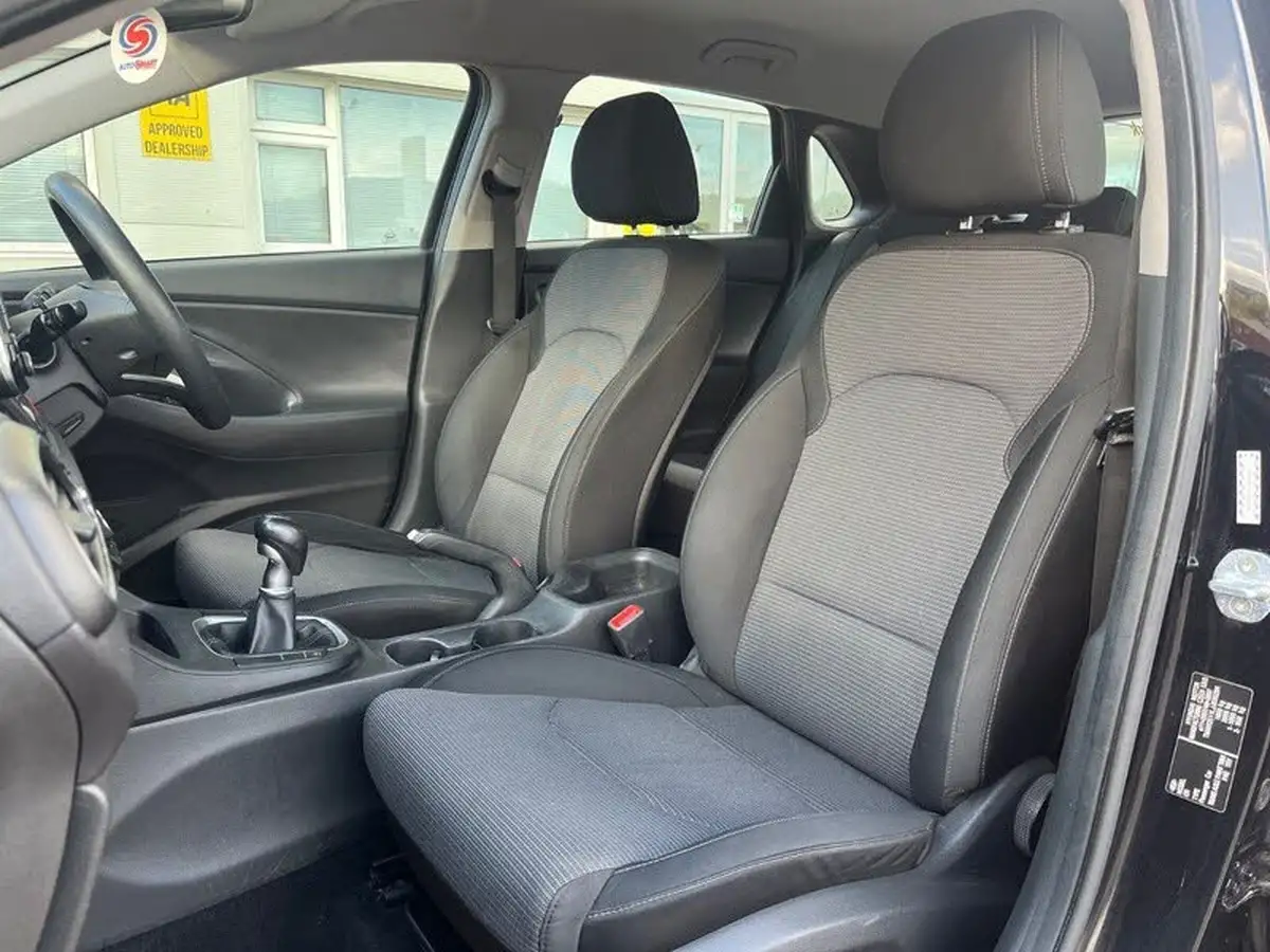 2018-hyundai-i30-10-t-gdi-blue-drive-isg-hatchback-big-17
