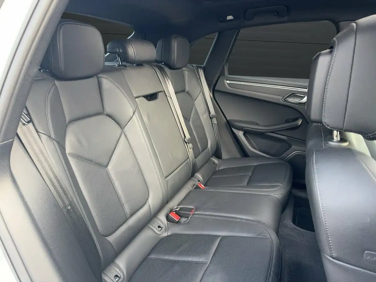 2022-porsche-macan-20-big-26