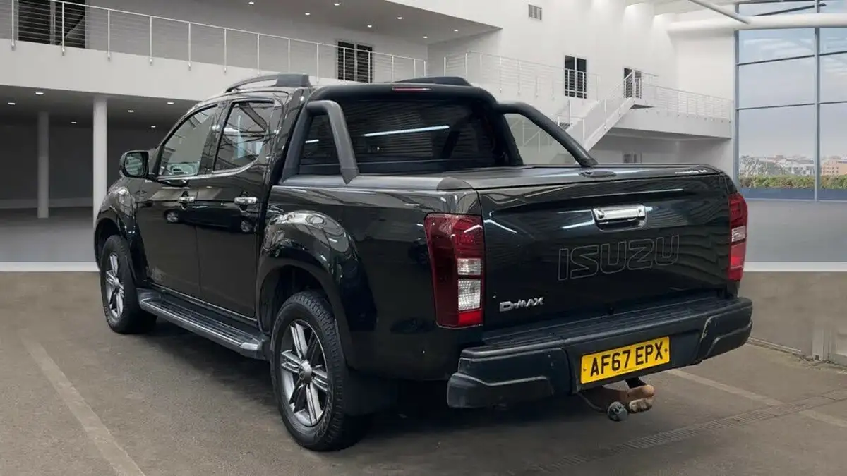 2017-isuzu-d-max-19td-blade-big-2