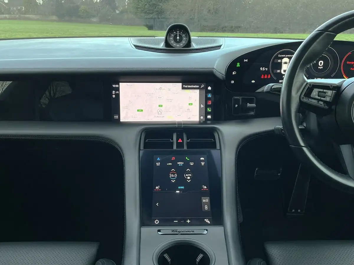2021-porsche-taycan-e-turbo-s-big-42