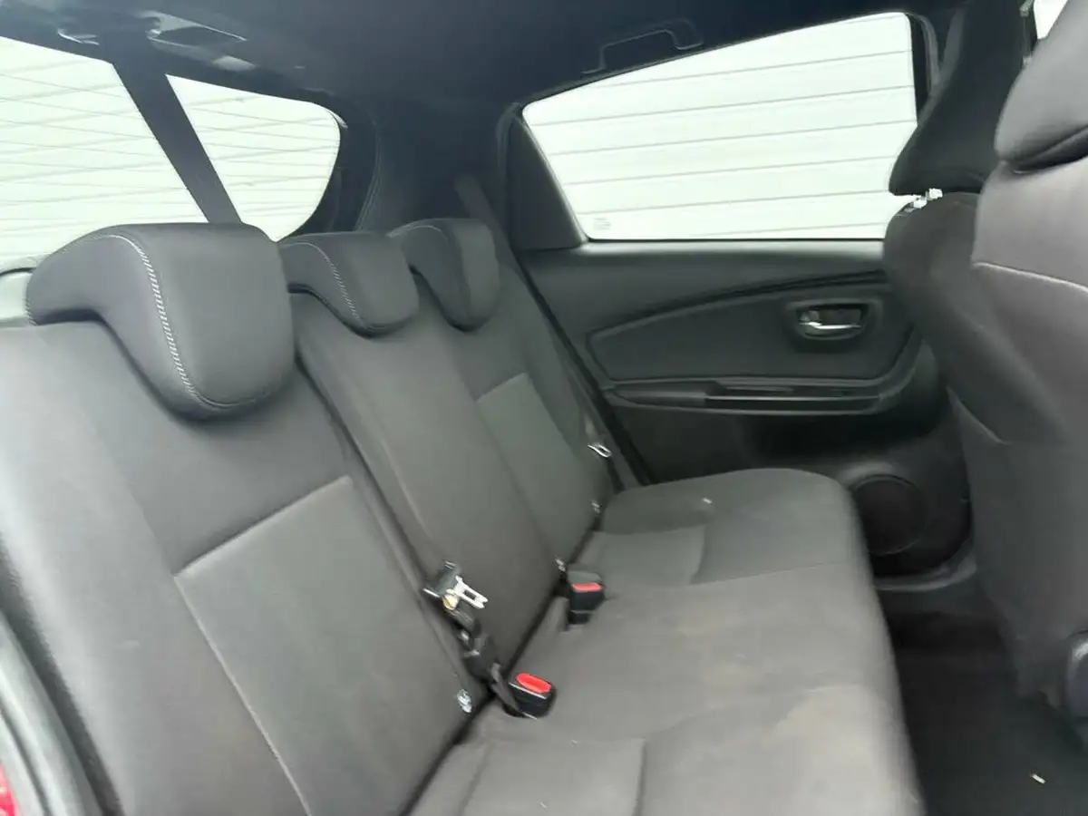 2018-toyota-yaris-15-vvt-i-red-bi-tone-1496cc-big-21