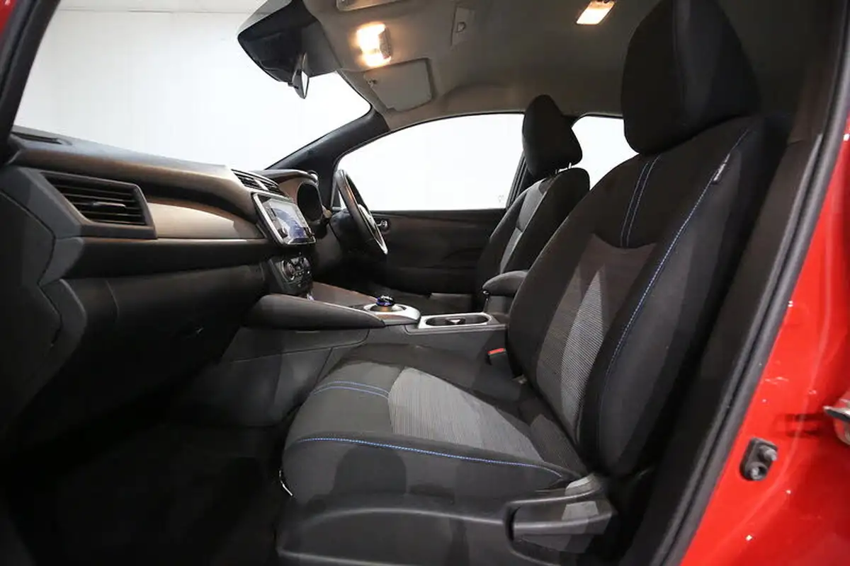 2023-nissan-leaf-e-acenta-39kwh-big-25